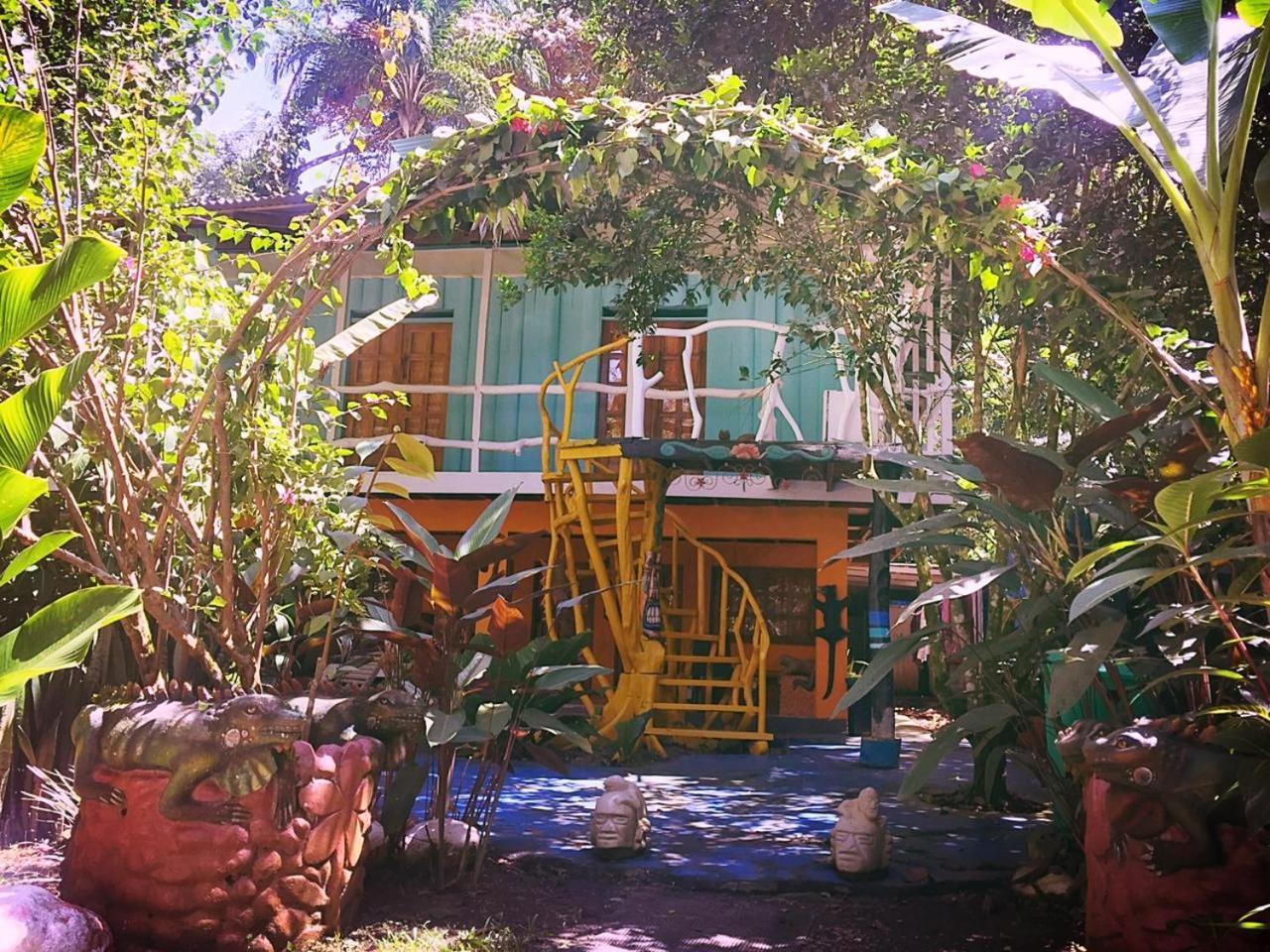 Madre Selva Hostel Puerto Viejo de Talamanca Exterior photo